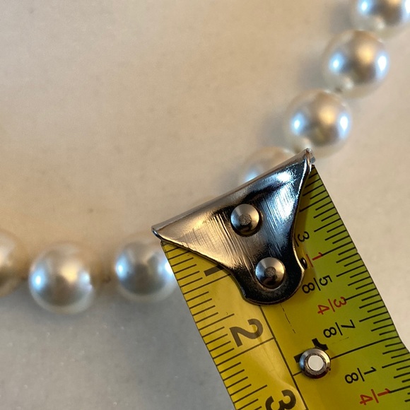 Vintage Faux Pearl Necklace - Picture 3 of 7